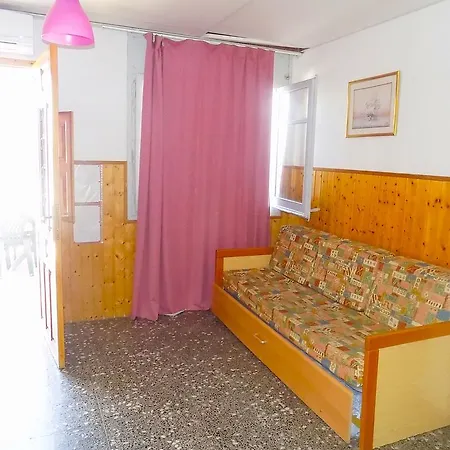 Apartsalou San Jordi * ラ・ピネーダ